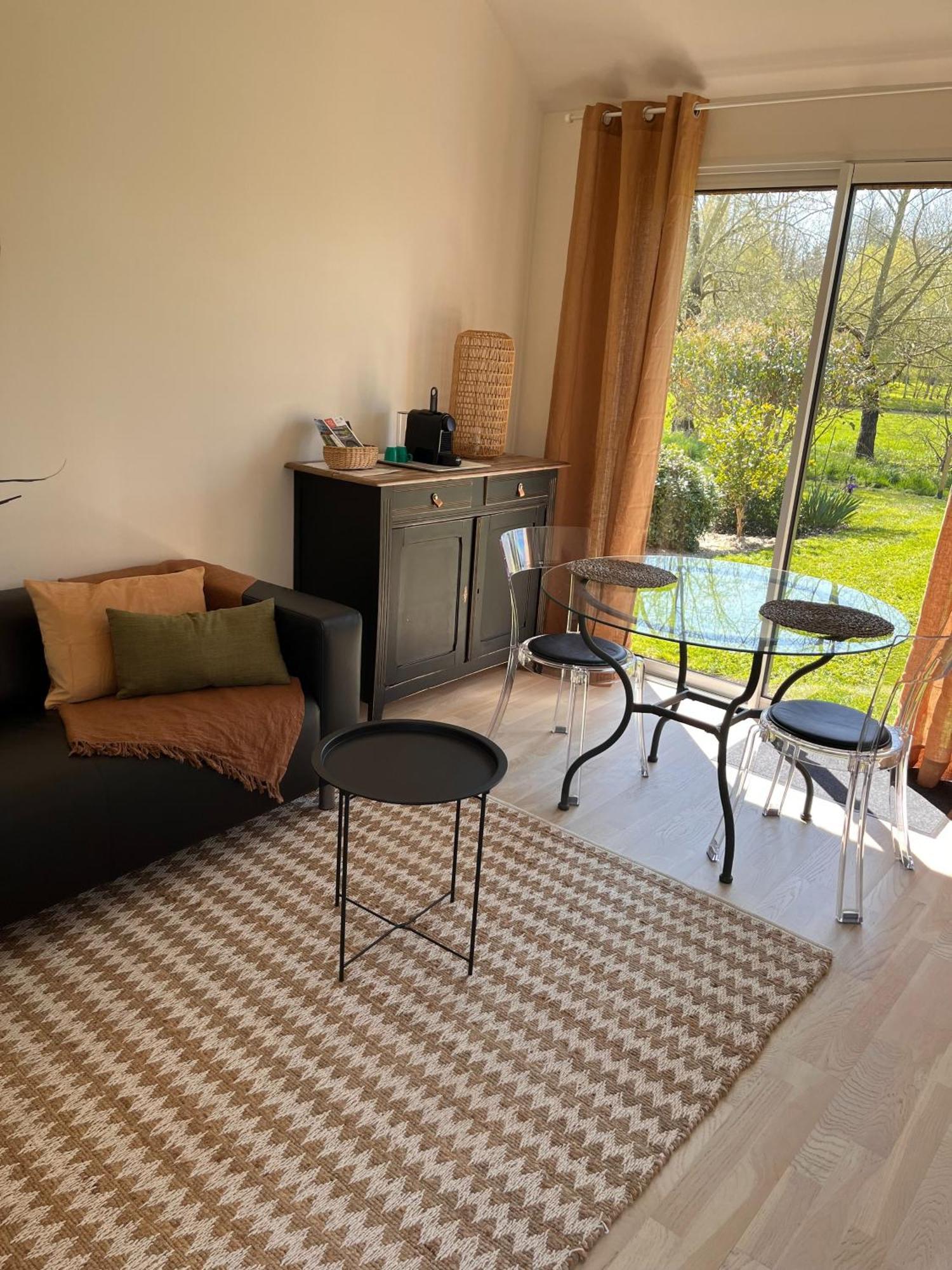 Bed and Breakfast La Sellerie Romagne  Екстер'єр фото